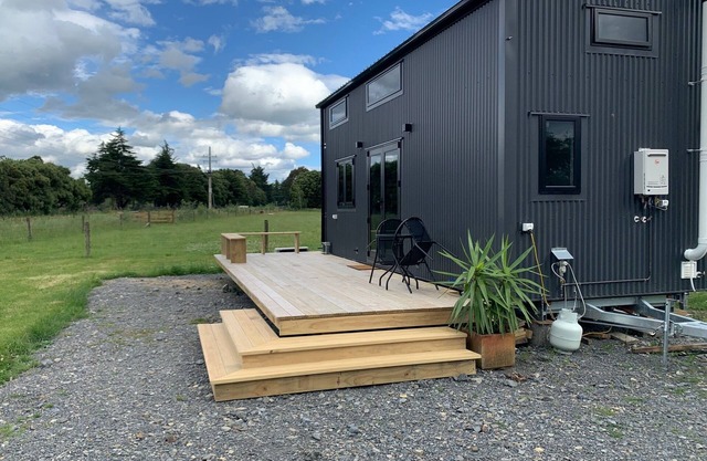 Tiny on New York - close to vineyards in picturesque Martinborough