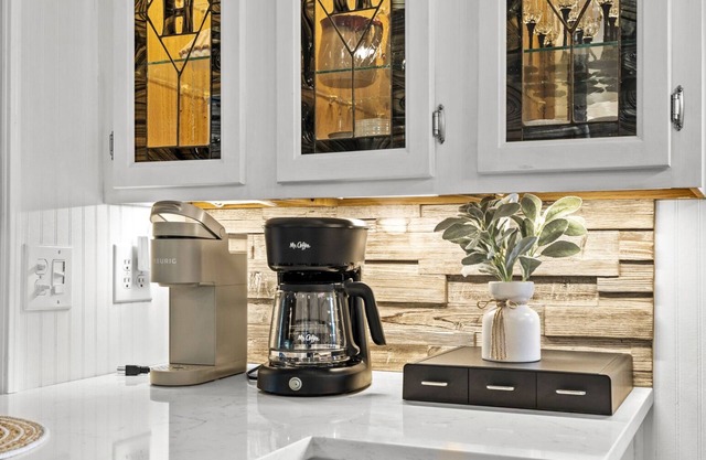 TN River Luxury 70' 4 BR Houseboat @ Volunteer Landing Marina —Boat #2 of 3