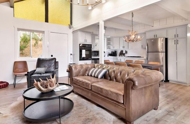 Tomeny Cabin- Relaxing Resort Chalet w/Foosball