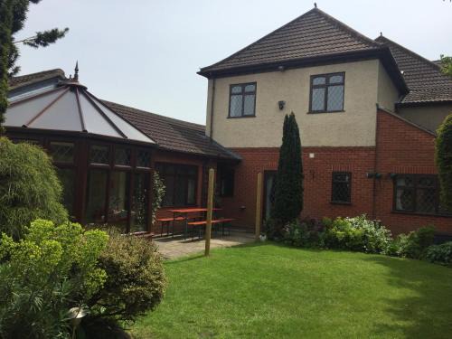 Toothbrush Rooms at Lattice Lodge - Guest Kitchen & EV Recharging