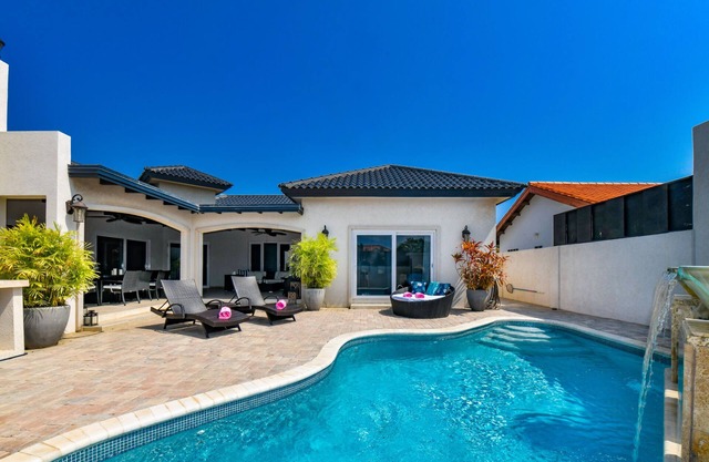 Top Location! Private Pool& Rooftop Terrace w/Ocean View!