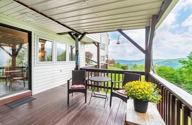 Top of 7, B-10- Condo close to Boone, Banner Elk, and Blowing Rock, Mountain View, Gas Log Firepl...