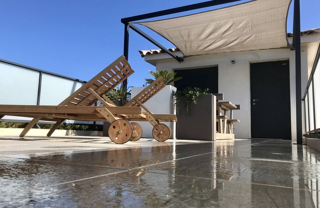 El arquitecto superior villa con vistas al mar, con los pies en la playa de arena !!!