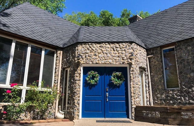 Hermosa casa de piedra en el área de Logan.