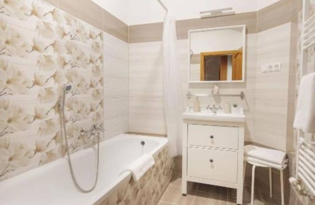 TópART Apartman I: Apartment with pool view