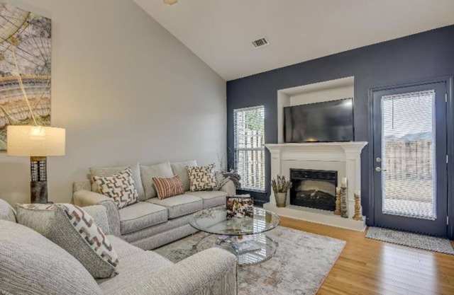 Totally Renovated-2BR 2BA-14 mi from Masters