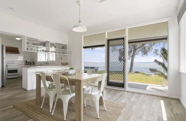 Toukley Lakefront House, Toukley