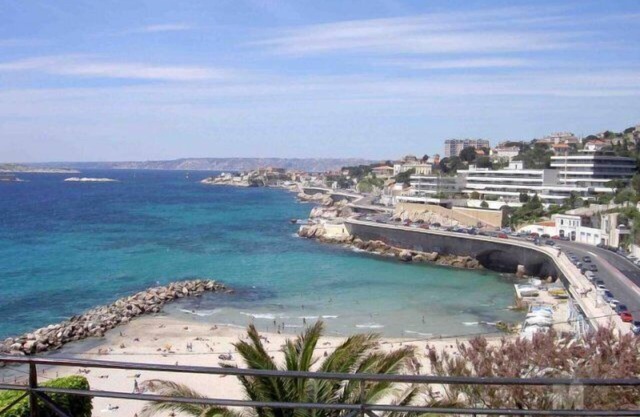 Centro de la ciudad, tranquilo, espacioso, 65 m2 + balcón, edificio burgués. Cerca del metro.