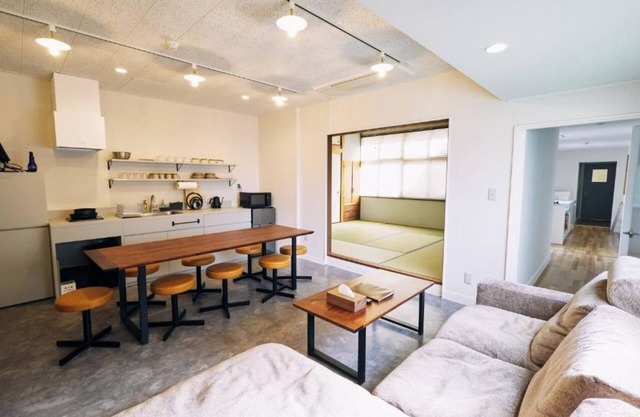 Town Oasis STAY UWU 005 A semiopenair bath wit / Kochi Kōchi