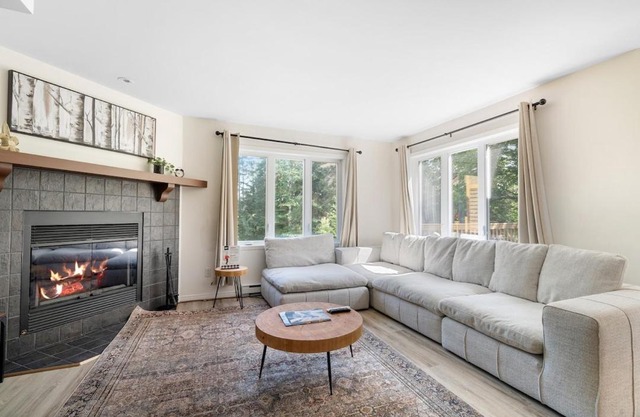 Townhouse On The Golf W Pool Access -aiglon 1666