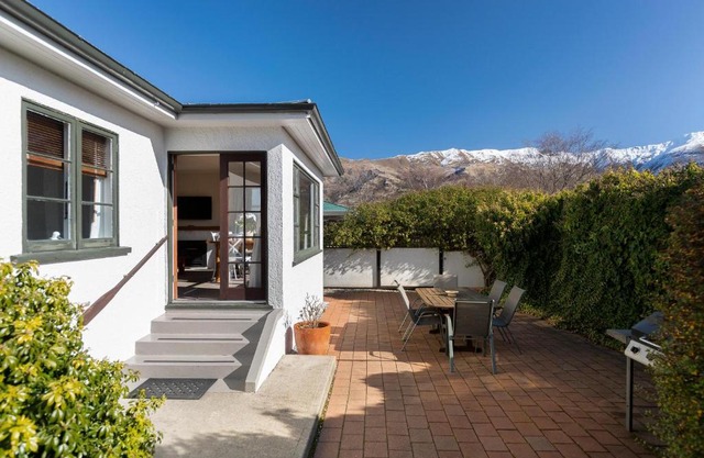 Townside Treat - Wanaka Holiday Home