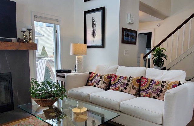 Casa adosada de 4 dormitorios cerca del hipódromo de Saratoga y el lago Saratoga. Piscina comunitaria