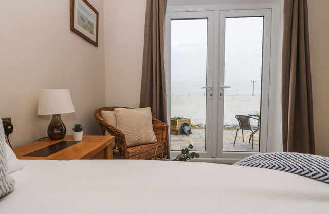 TRACTOR SHED, romantic, country holiday cottage in Mabe