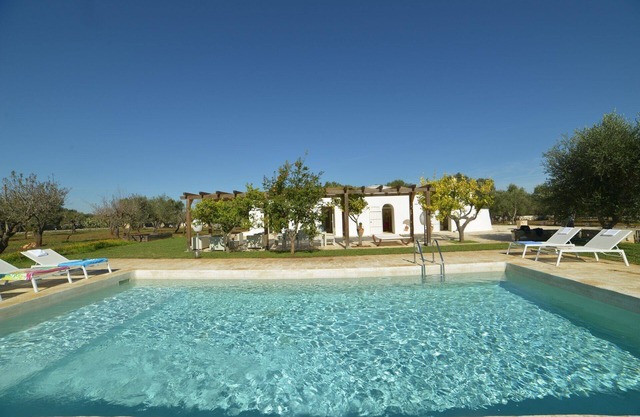 Trullo tradicional, 3 dormitorios y gran piscina en Ostuni, Puglia, Italia