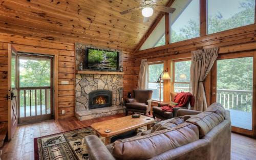 Trails End - Have Jeep adventures unwind on the deck and watch TV