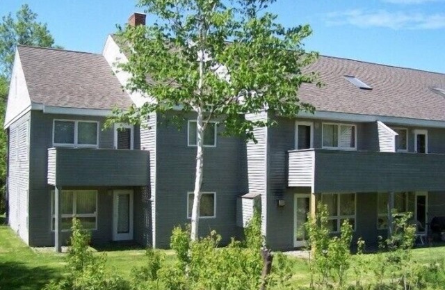 Trailside, cuatro dormitorios, condominio lleno de sol, con piscina, vista de Pan de Azúcar y aire acondicionado