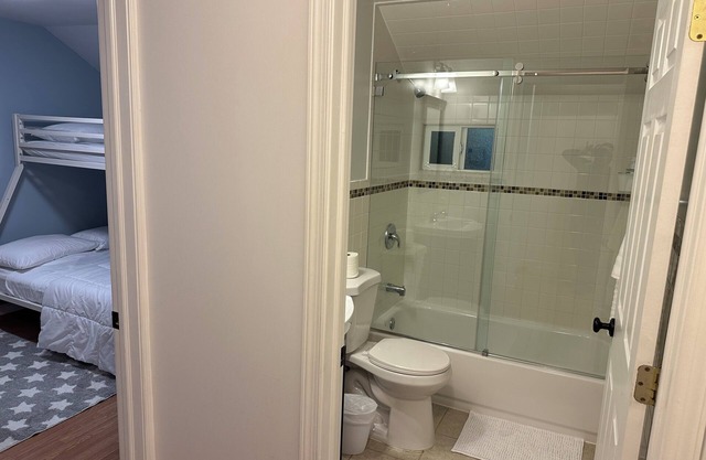 Tranquil 2-bedroom house in Newark with AC, WiFi