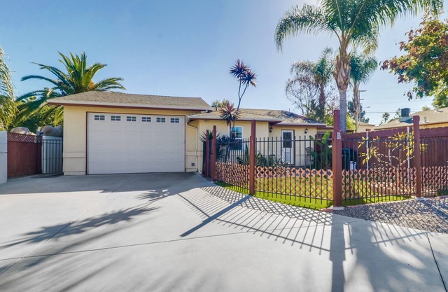 Tranquil 2 Bedroom w/ Fenced Yard...Walking Distance to La Mesa Village