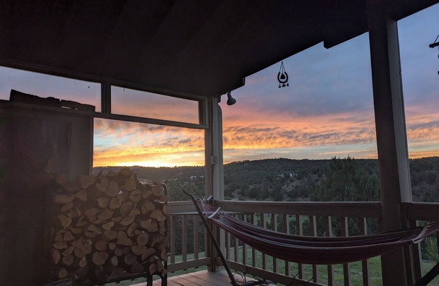 Tranquil 3-bedroom home close to skiing, shopping, and restaurants in Ruidoso NM