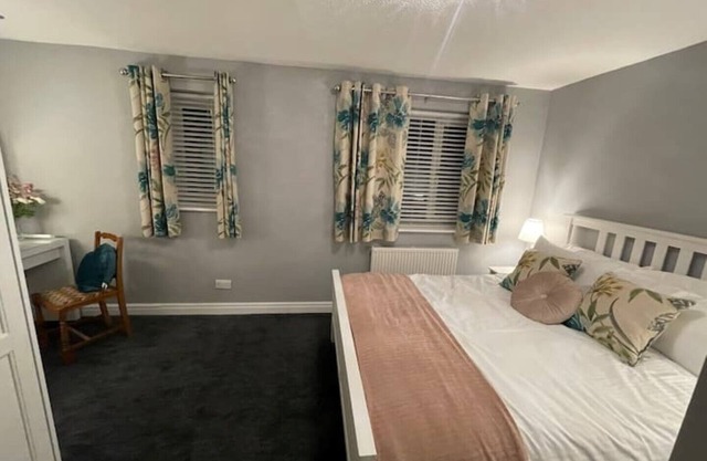 Tranquil 3 bedroom town house with Sky Glass