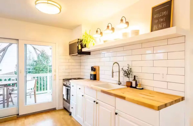 Tranquil Apartment with Waterview & Patio, Walk to Beach!