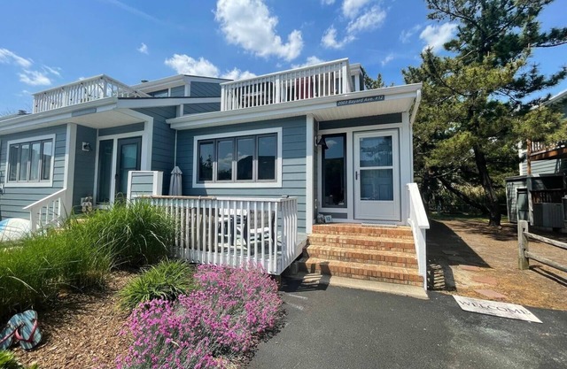 Tranquil Beach Townhome at Dewey Cove: Walk to Beach, Dining & More!