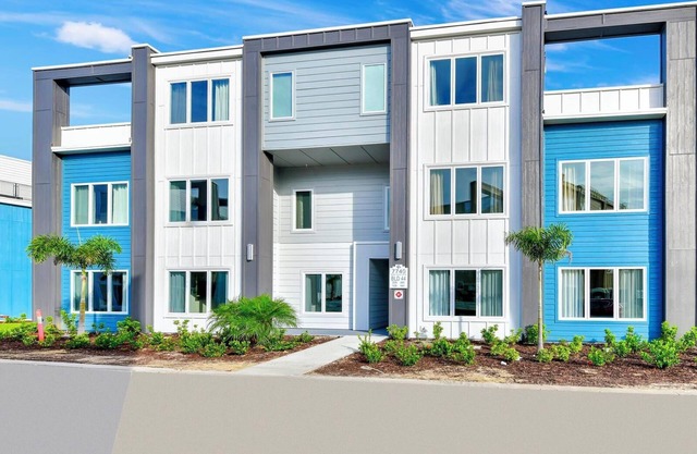 Spacious Modern Condo with Pool Table, Rooftop Terrace and Large Loft. Reunion Resort Water Park Access near Disney at Spectrum Resort Orlando by Rentyl - B44 #241