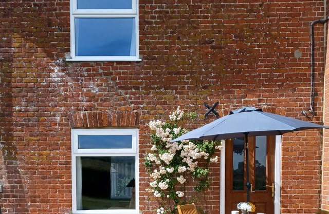 Tranquila cabaña contigua granja rural a 5 millas de la costa de Suffolk