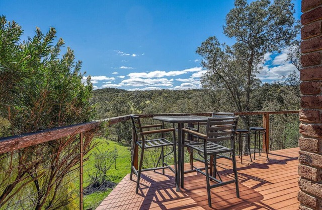 Tranquil Cottage with Valley & Hills Views