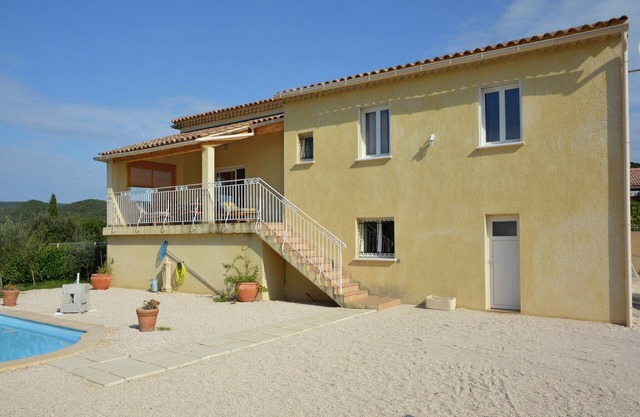 Villa tranquila con vistas a la piscina
