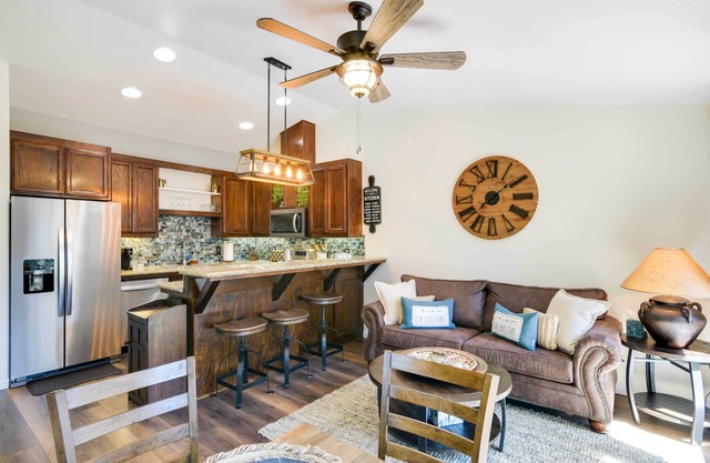 Tranquil Lake Almanor Getaway w/ Grill!