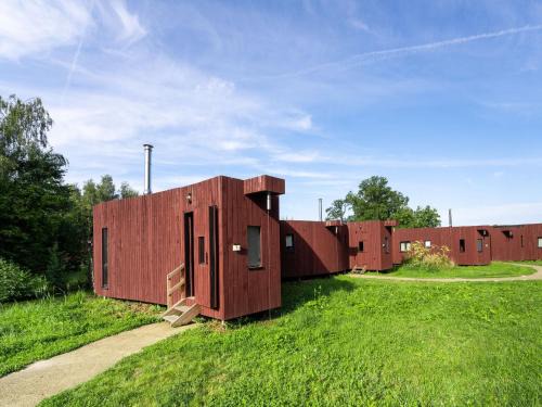 Tranquil Lakeside Bungalow
