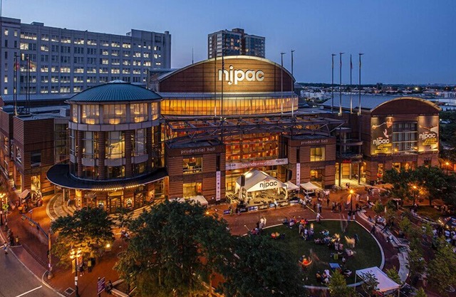 Tranquil Luxury King Suite | Rooftop | Gym | Lounge | Walk to Prudential Center