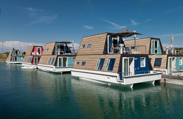 Tranquil Marina Azzurra Resort House boat 2 habitaciones para 6 personas