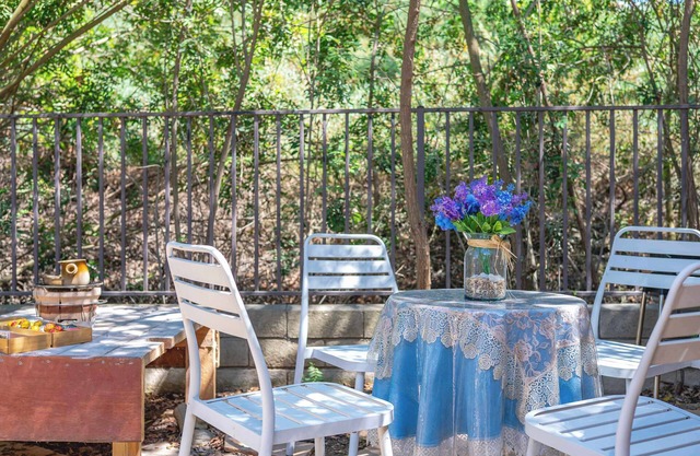 Tranquil Nature Retreat Private Patio & Cozy Charm