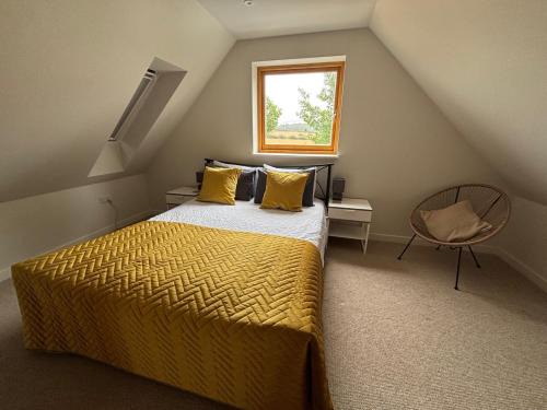 Tranquil Pond View Loft Retreat in Sudbury