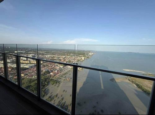 Tranquil Seaview 2-Bedroom Luxury Retreat with Wifi