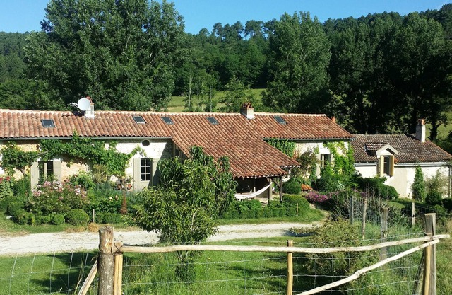 Tranquil transformado millhouse conjunto en 4 hectáreas de impresionante Dordoña campo.