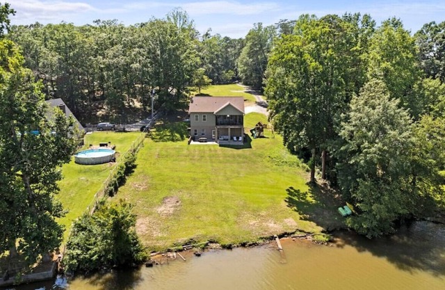 Tranquility on the Lake- Greenville Lakehouse!