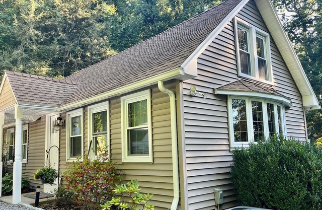 Traveler’s Dream On Bike Path! Close to Highway, Hospitals, and Schools.