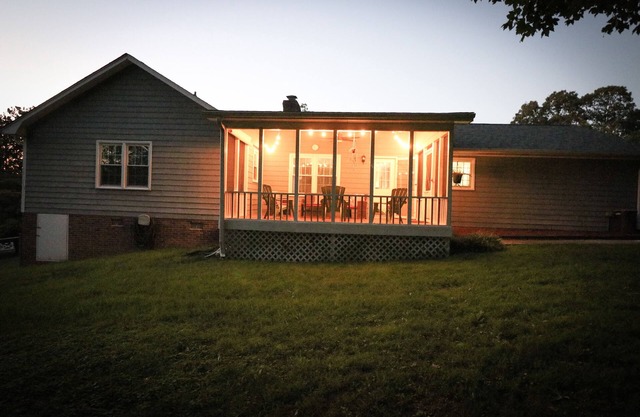 Travelers Rest Town & Country Living!