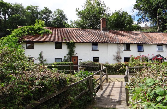 TRAVELLERS REST, pet friendly, with open fire in Wheddon Cross