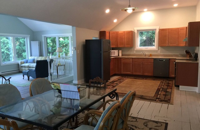 Tree House Apt con vistas a la hermosa bahía de Betsie, cerca del magnífico lago