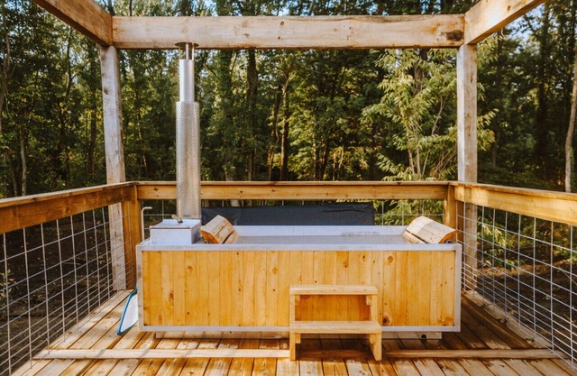 Treehouse 4 · Wander INN Treehouse & spa with private hot tub