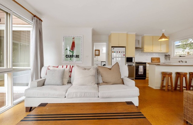 Treehouse Inverloch next to Inverloch Surf Beach