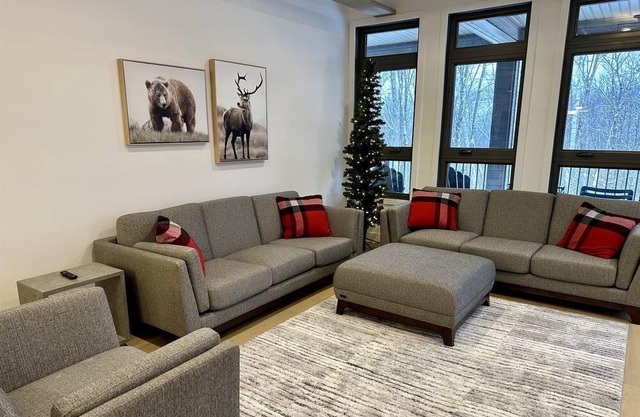 Tremblant Oasis Luxe 3BR Condo - Pet-Friendly, Privacy, Endless Entertainment!