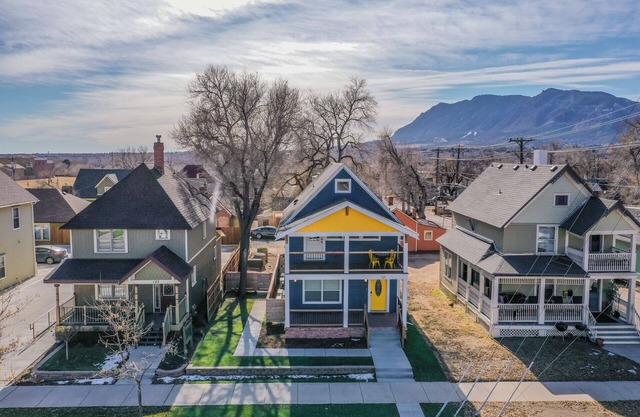 Trendy Urban Neighborhood & Dog-friendly Downtown