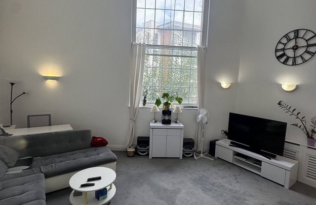 Triangle Building 3 Bedrooms