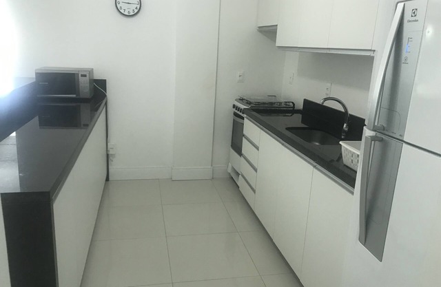 TRIPLEX / PRAIABRAVA / AR / PISCINA / 3VAGAS / CHURRASQUEIRA / CONDOMINIO CERRADO