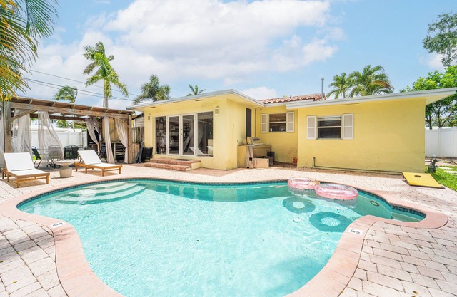 Tropical 4Bedroom Villa w Pool